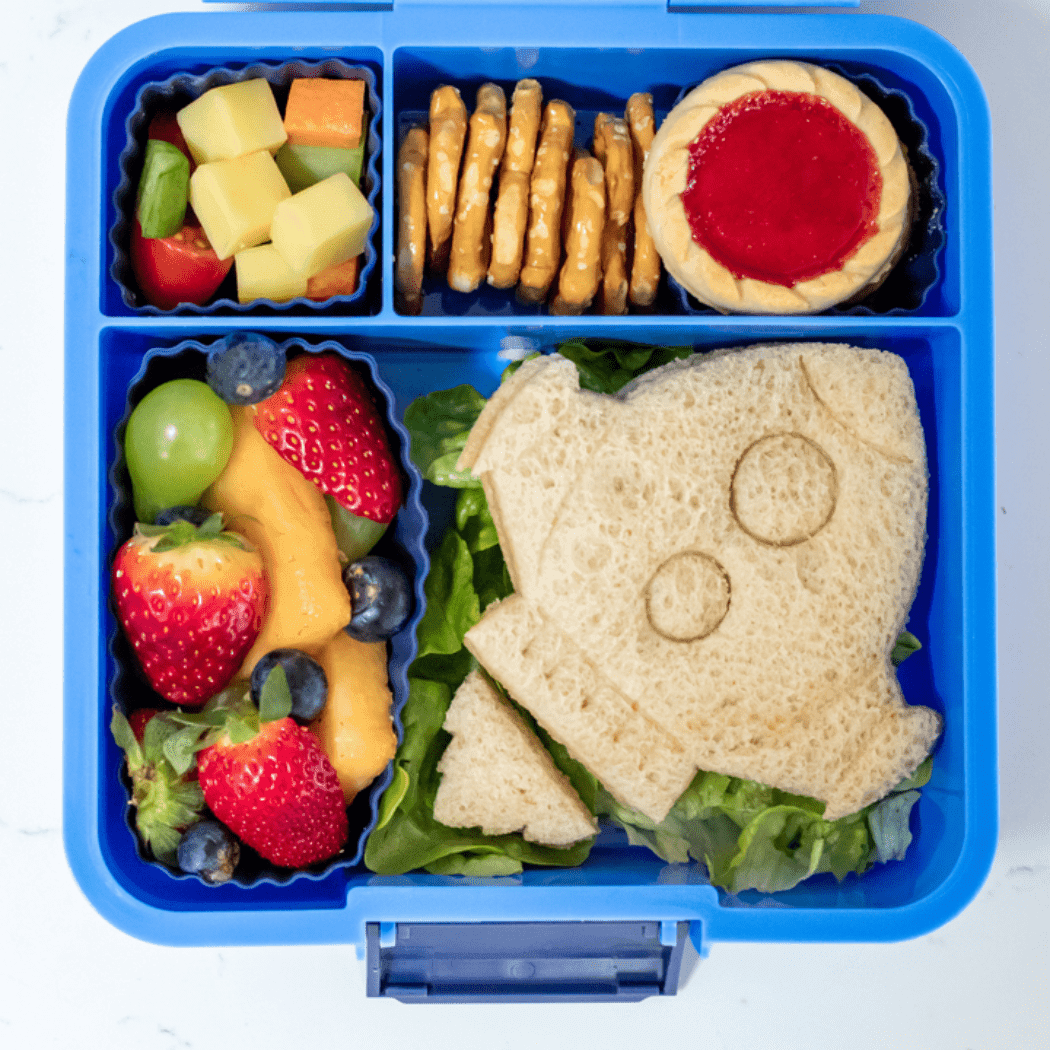 MONTII.CO Lunch Punch Sandwich Cutters | Space-1910112395271999497