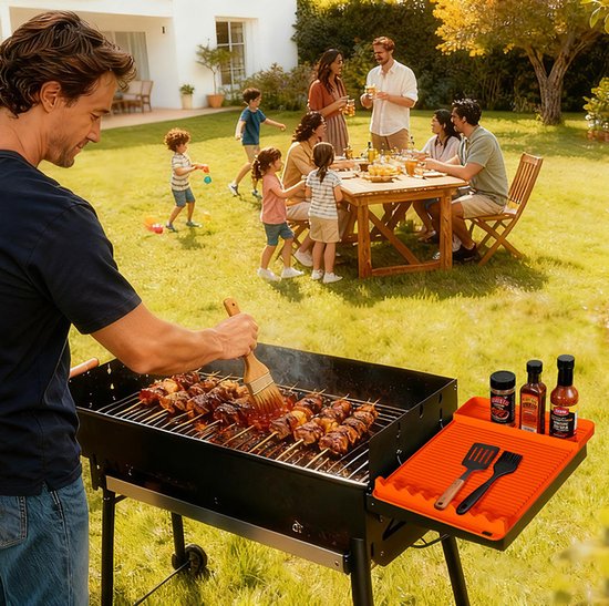 Silicone BBQ Grill Mat - 8-Slot Mat with Drip Tray - Heat-Resistant and Dishwasher-Safe - 40x27 cm - Black