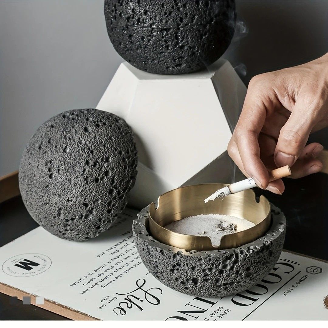 Nordic industrial style concrete ashtray, handcrafted with natural texture, detachable stainless steel bowl with anti-ash lid — easy to clean, durable, suitable for living rooms, bars, offices, ideal gift for Father’s Day, Christmas, housewarming.（Dark gr