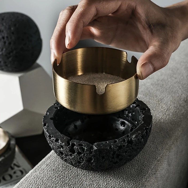 Nordic industrial style concrete ashtray, handcrafted with natural texture, detachable stainless steel bowl with anti-ash lid — easy to clean, durable, suitable for living rooms, bars, offices, ideal gift for Father’s Day, Christmas, housewarming.（Dark gr