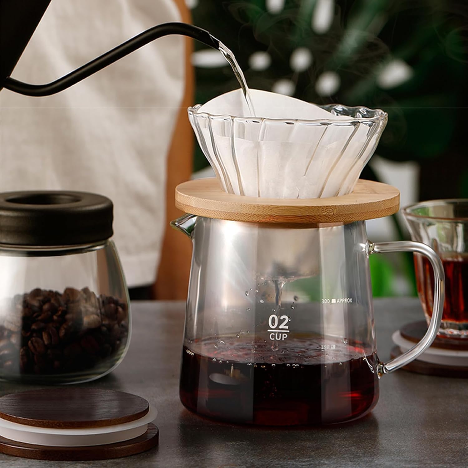 Small Glass Carafe, 16.9oz Coffee Server for Drip Maker Manual Pour over Carafe Tea Steeper Pot with Lid, Clear
