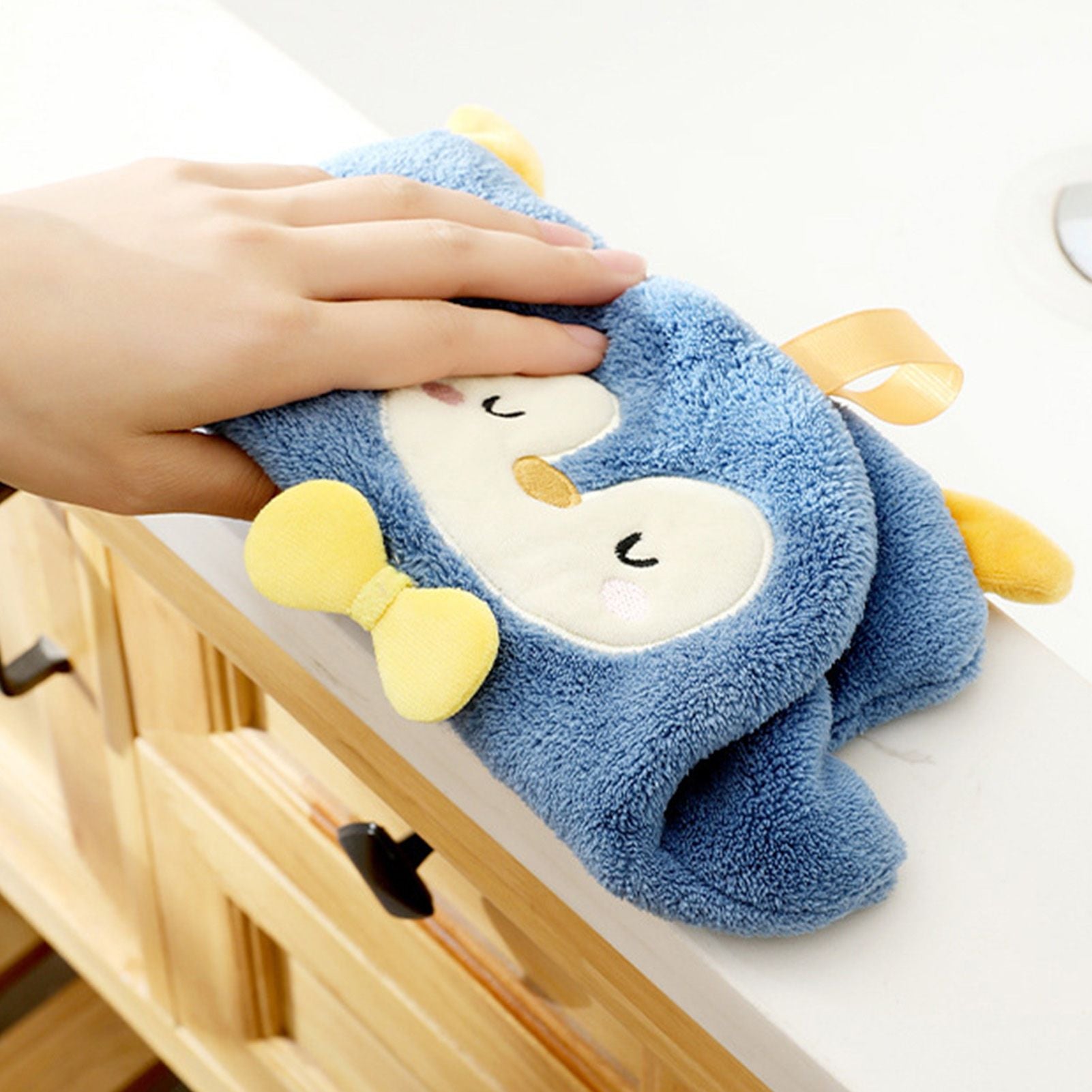 Animal Hand Towel Soft Cute Wall Mounted Dish Cloth Hand Dry Towel for Kitchen Bathroom Penguin