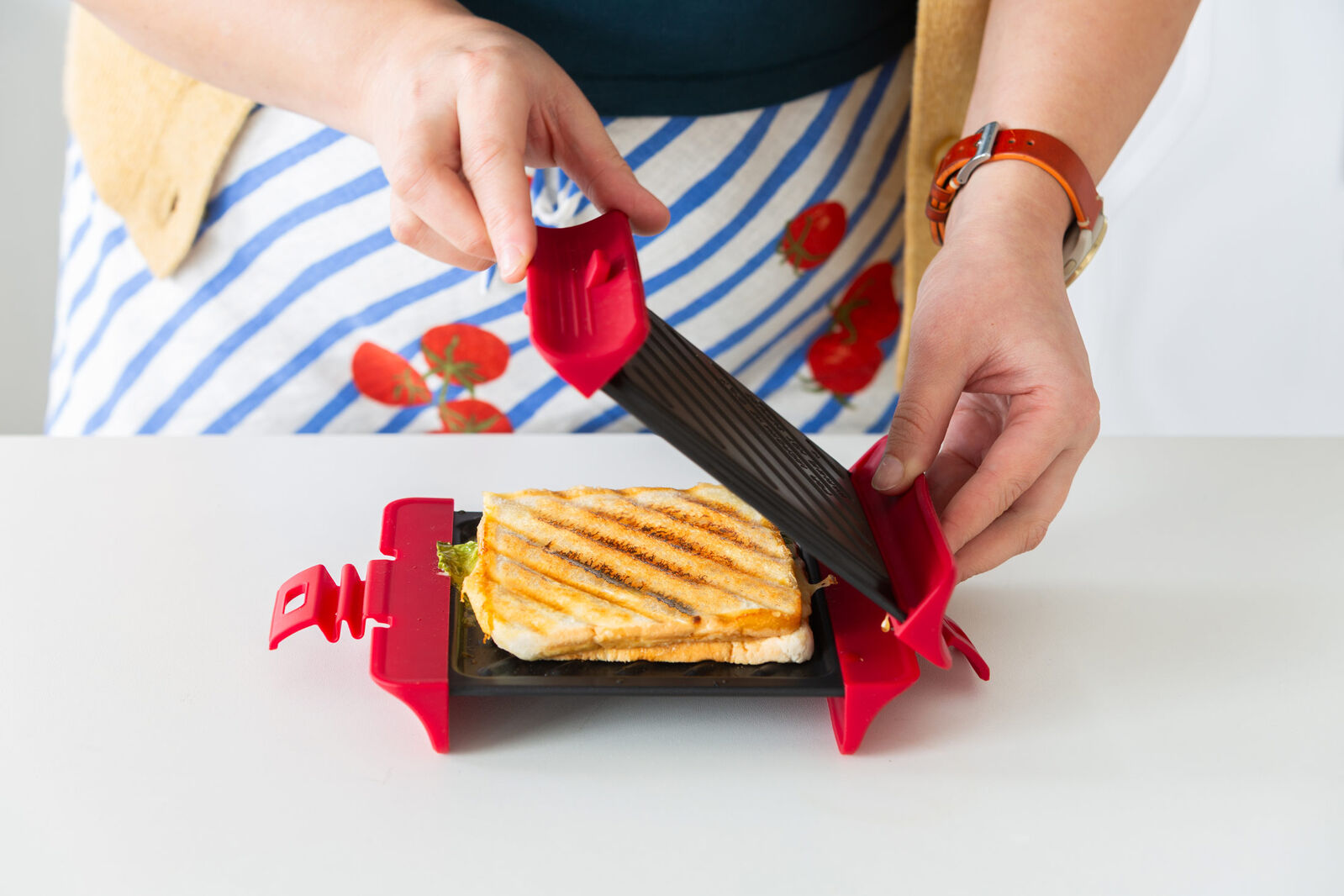 Compact Microwave Sandwich Maker Non-Stick Grill Plates for Quick Meals at Home, Work, or Travel
