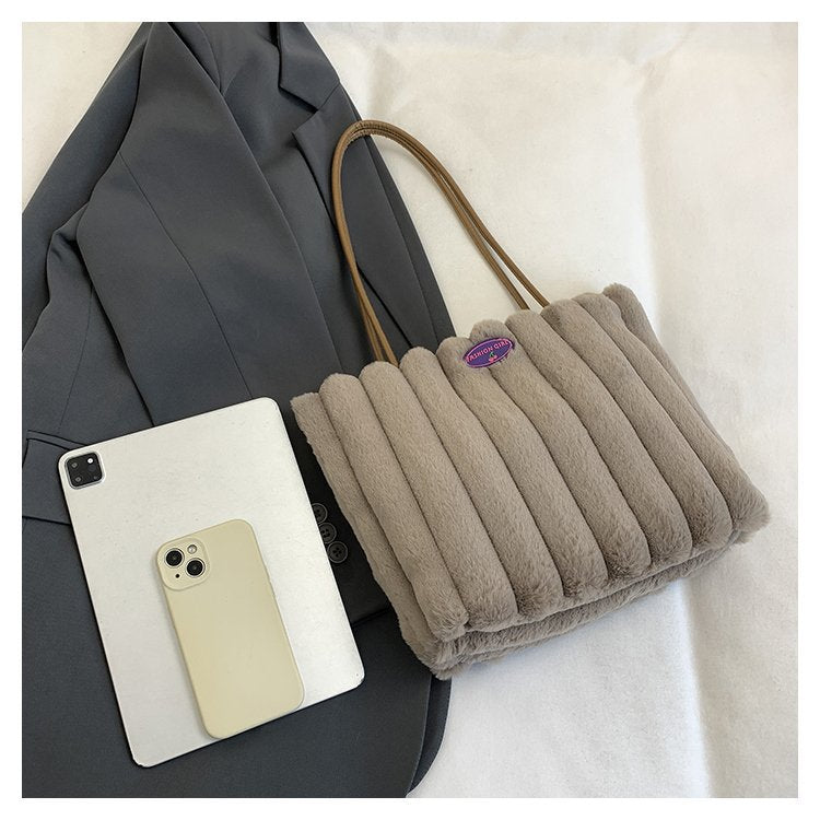 Pink Faux Fur Tote Bag with Large Capacity, Soft Plush Material & Adjustable Handle – Stylish Shoulder Handbag for Women, Perfect for Daily Commute and Casual Wear