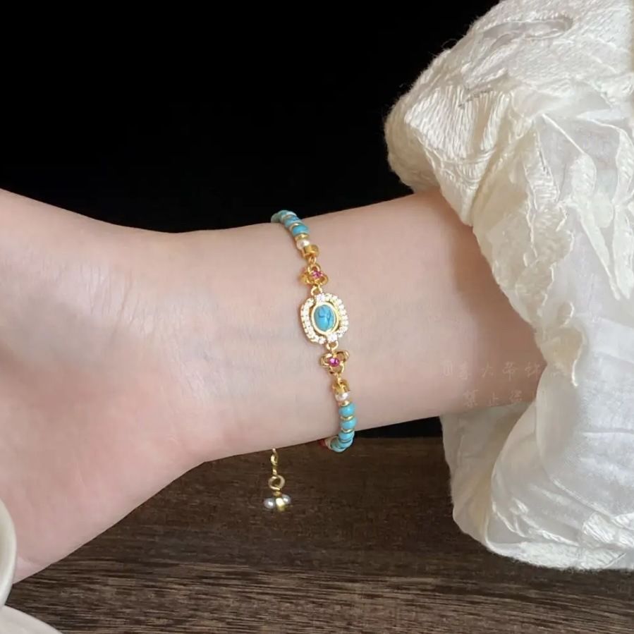 Turquoise Beaded Bracelet for Women – Adjustable Vintage Boho Bracelet with Gold-Tone Oval Charm, Turquoise & Pearl Beads, Lightweight Bohemian Wrist Jewellery